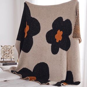 Daisy throw blanket